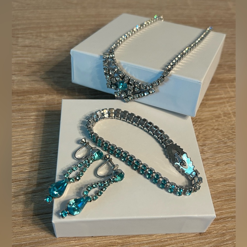 Vintage Silver and Blue Jewelry Set Necklace Bracelet Earrings